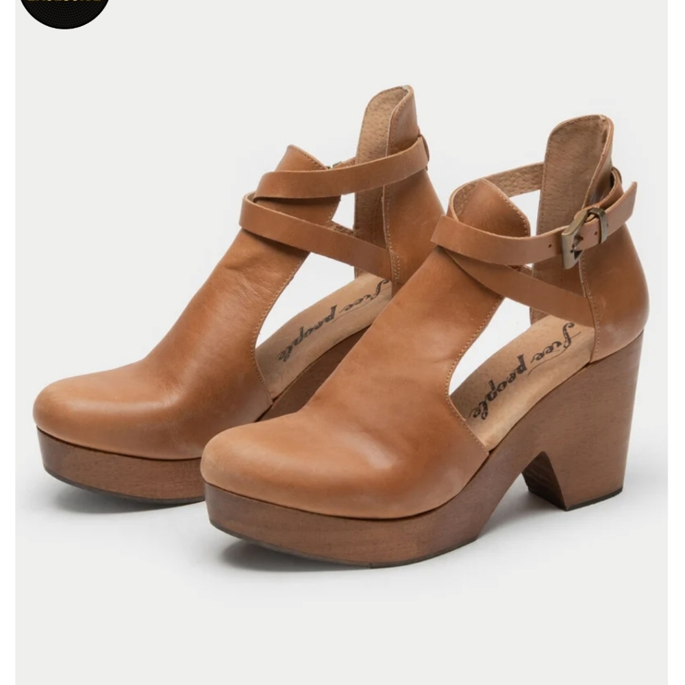 Free People Cedar Clogs  tan leather nubuck Platforms 9